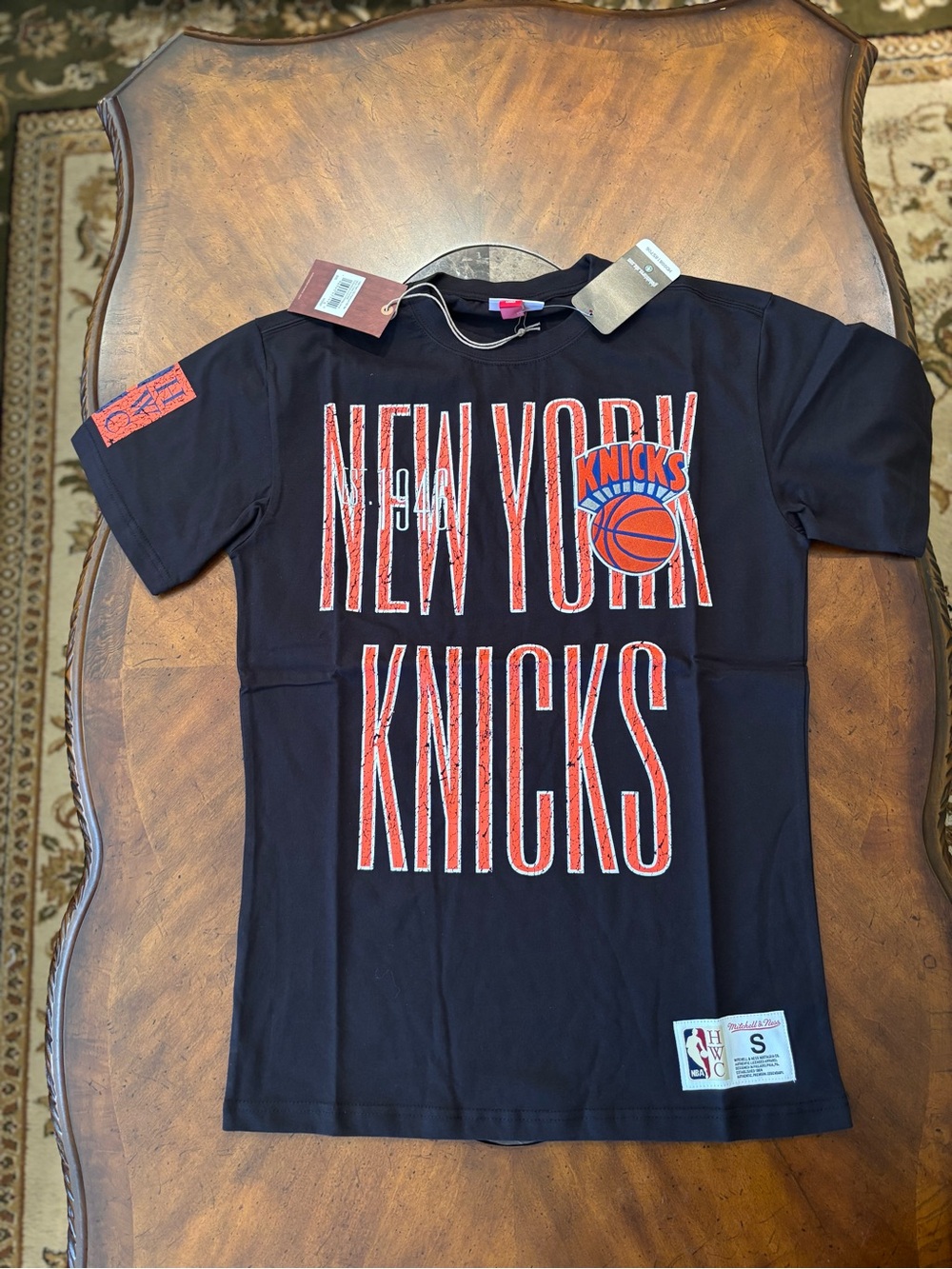 New York Knicks Mitchell & Ness Full Stitched Graphic Tee Size Small